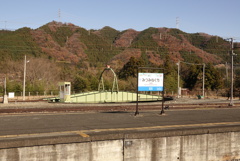 三峰口駅ホームと転車台