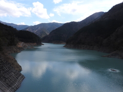 長島ダム付近の大井川を眺望