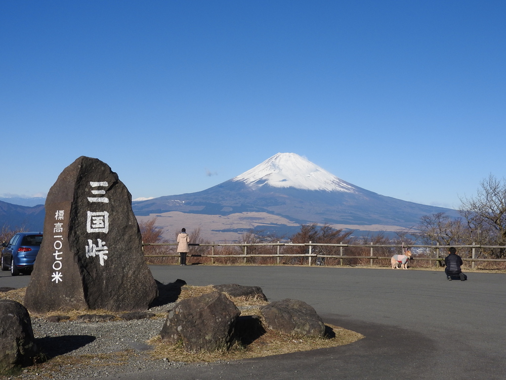 三国峠から富士山を眺望！