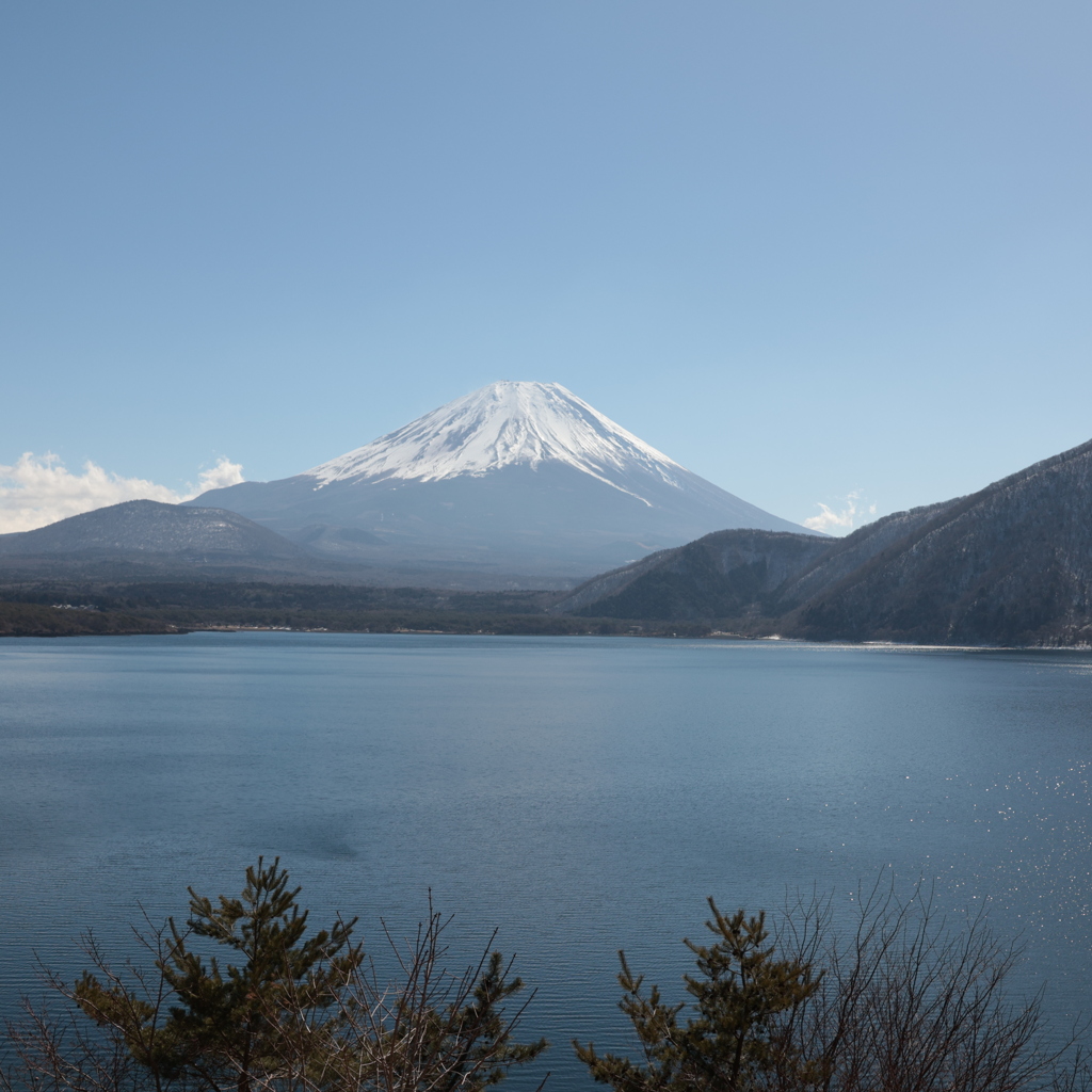 本栖湖より富士山を眺望！