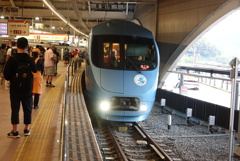 特急はこね18号で新宿へ！