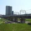 多摩川の鉄橋を渡る7000系