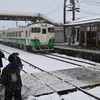 雪の日の会津坂下駅にて