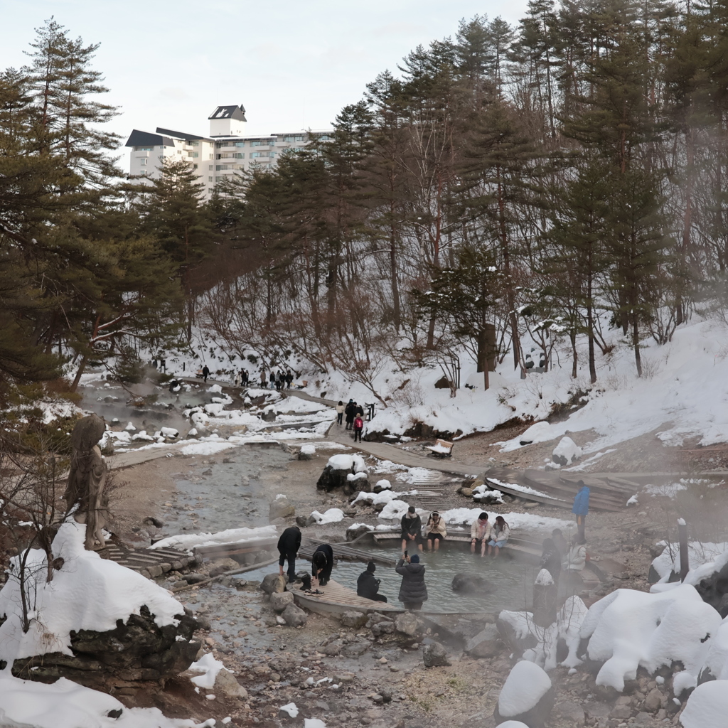 西の河原公園の足湯は満員御礼でした(-_-;)