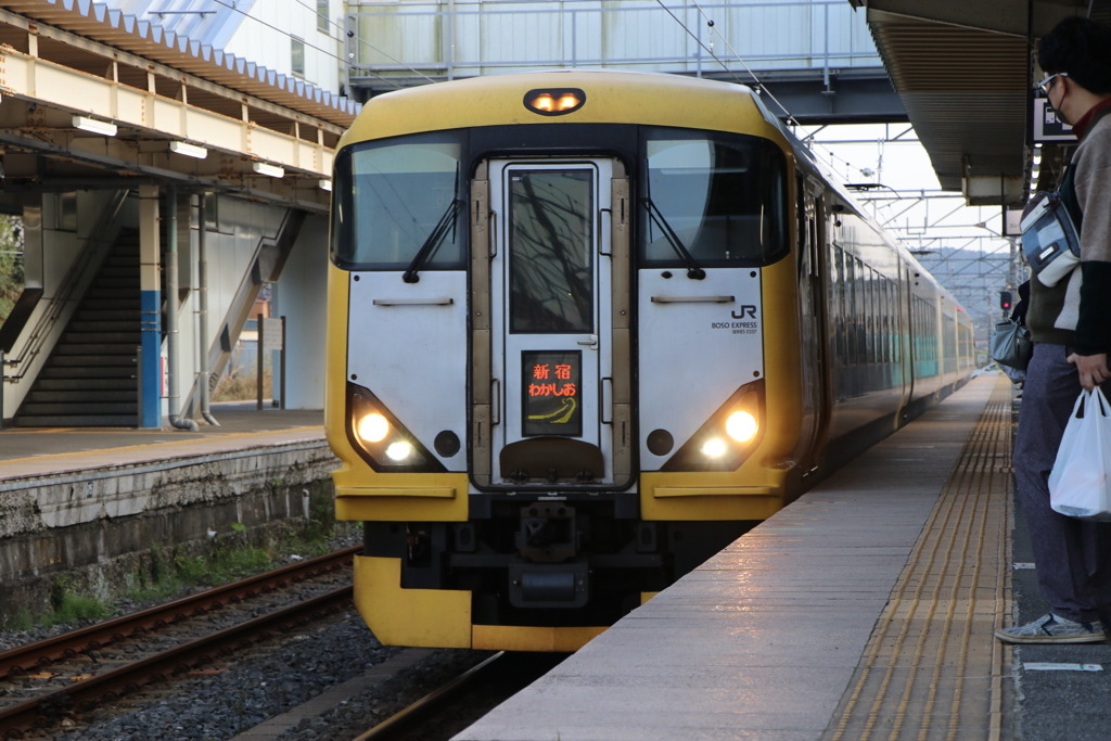 特急わかしお号で新宿駅へ！