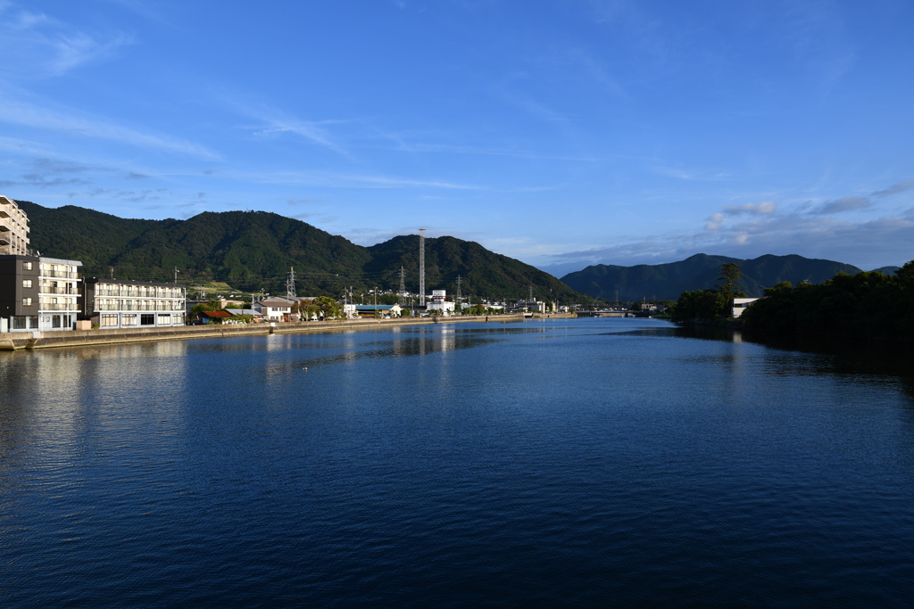 萩市内を流れる松本川の景色