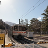 下部温泉駅を出発する313系　各駅停車富士駅行き