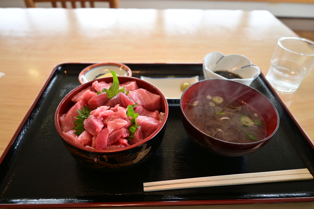 本場のマグロ丼