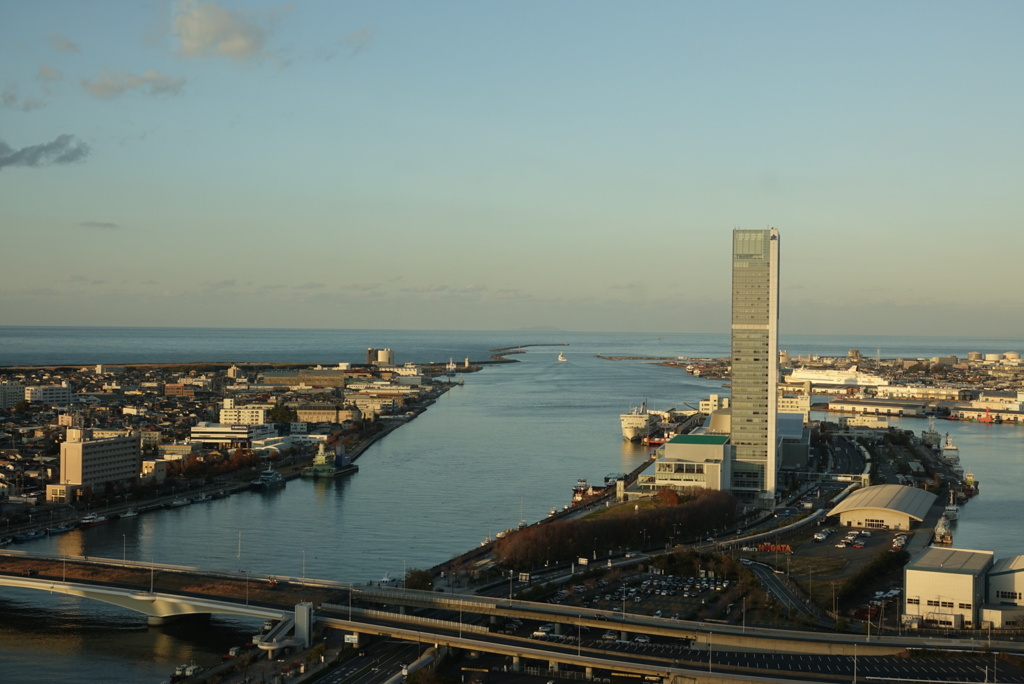 NEXT21ビルより万代島ビル方面を眺望！