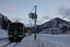 朝の只見駅