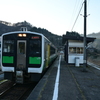 会津川口駅に停車中のキハE120形