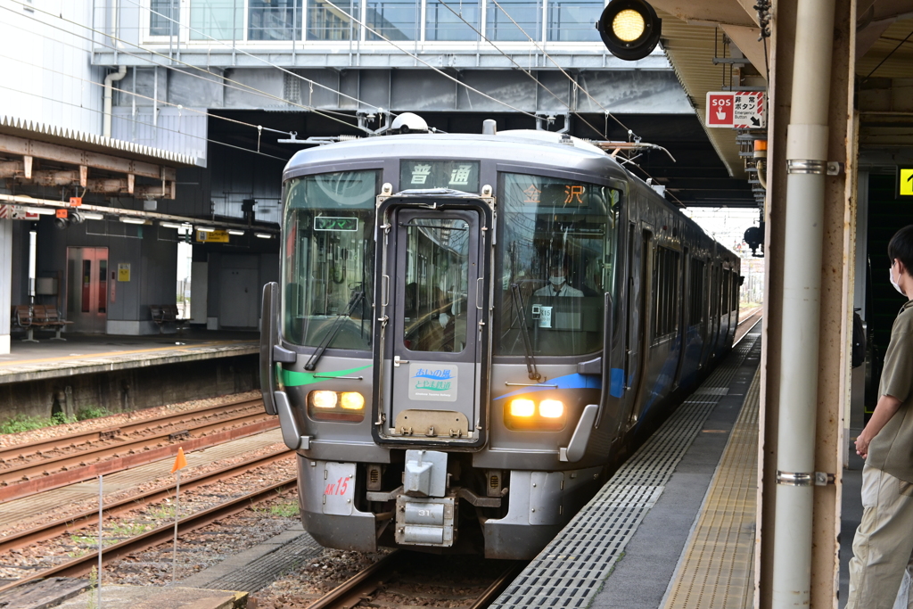 高岡駅から金沢駅へ！