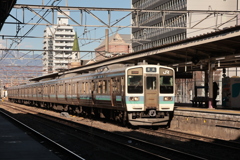 甲府駅に進入する211系