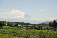 小淵沢の町から富士山を眺望！