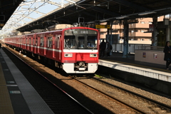 三浦海岸駅に入線する1500系車両