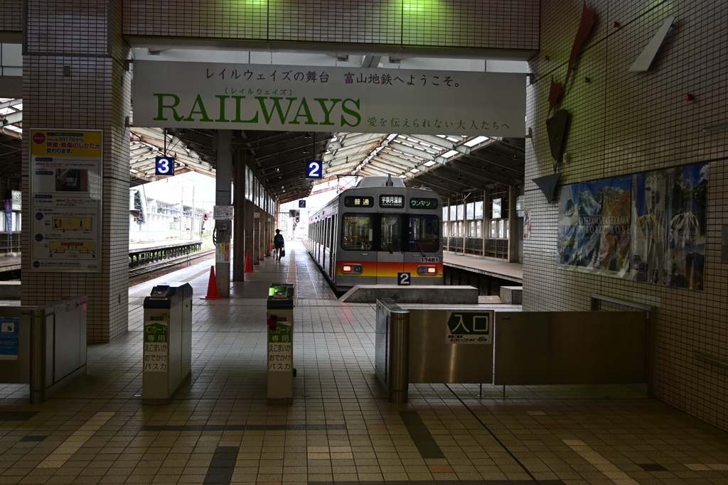 電鉄富山駅の改札風景