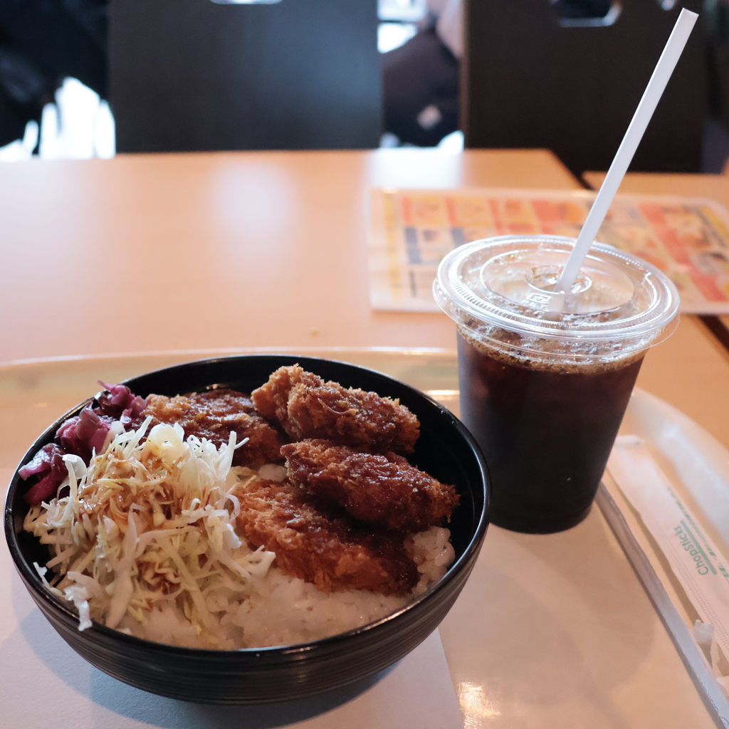 ソースかつ丼とアイスコーヒー