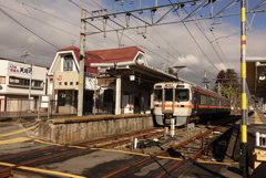 天竜峡駅舎と313系普通列車