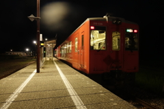 夜の只見駅