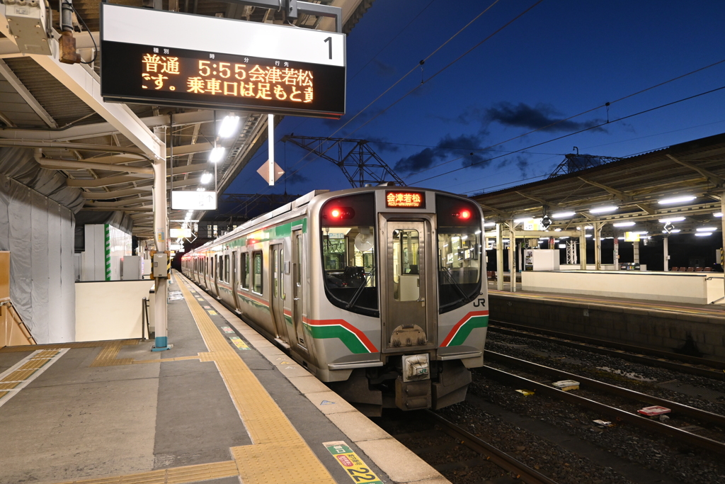 5時55分発の始発列車の会津若松行き
