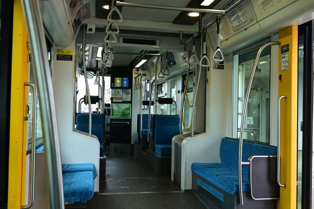 新型車両T100形102の車内