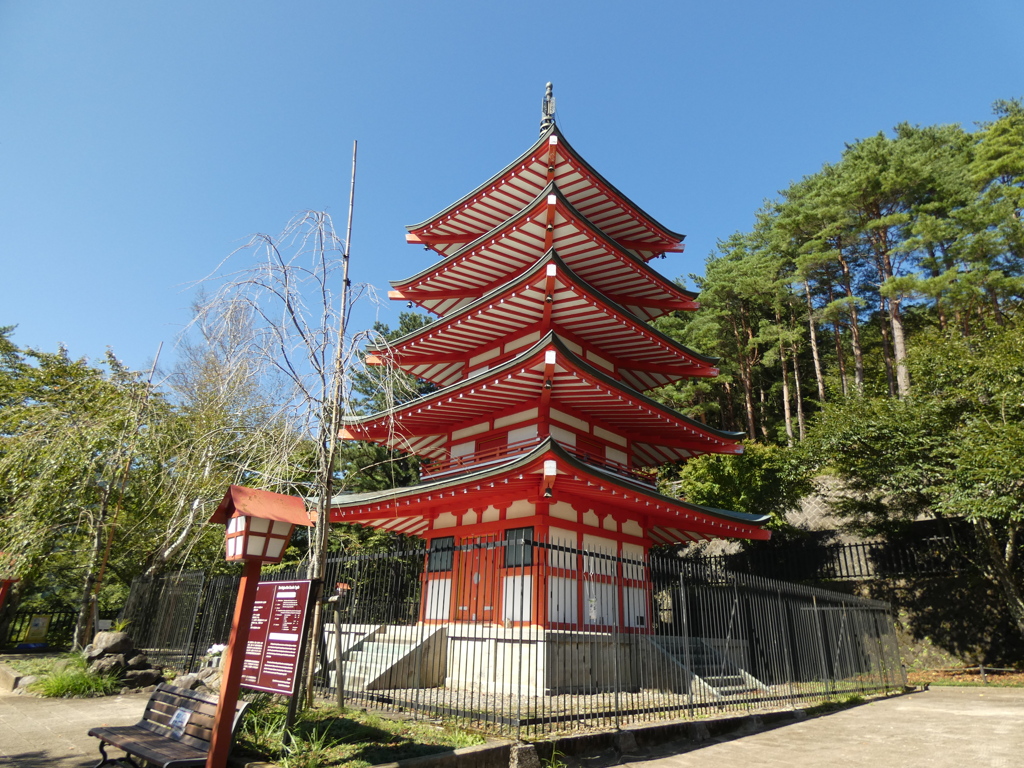 富士浅間神社の五重塔