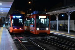 夜の伊予鉄道の車両たち