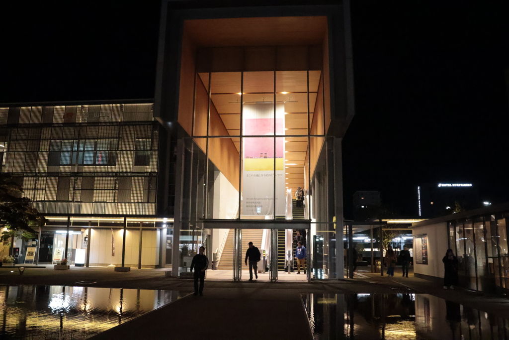 夜のJR高山駅