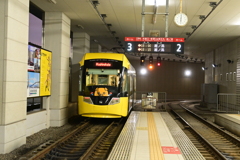 万葉線の高岡駅