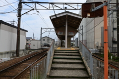 幅が狭い島式ホーム