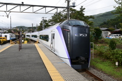 下吉田駅を出発するE353系特急富士回遊号