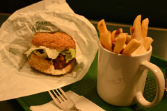 ラッキーピエロのご当地バーガー