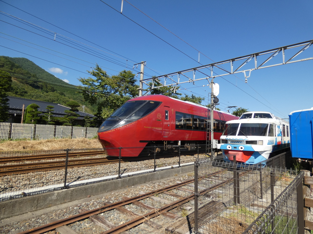 下吉田駅に到着した富士山ビュー特急4号