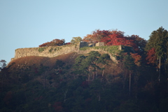 朝日を浴びた津和野城跡