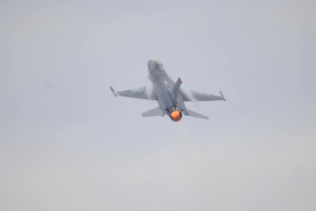 F-16機動飛行2
