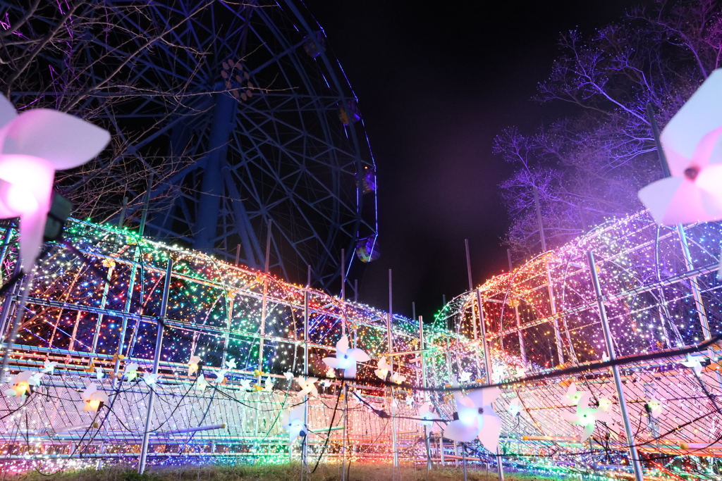 光のトンネルと観覧車
