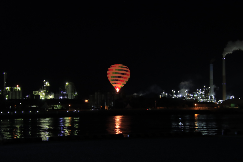 晴海埠頭夜の気球２