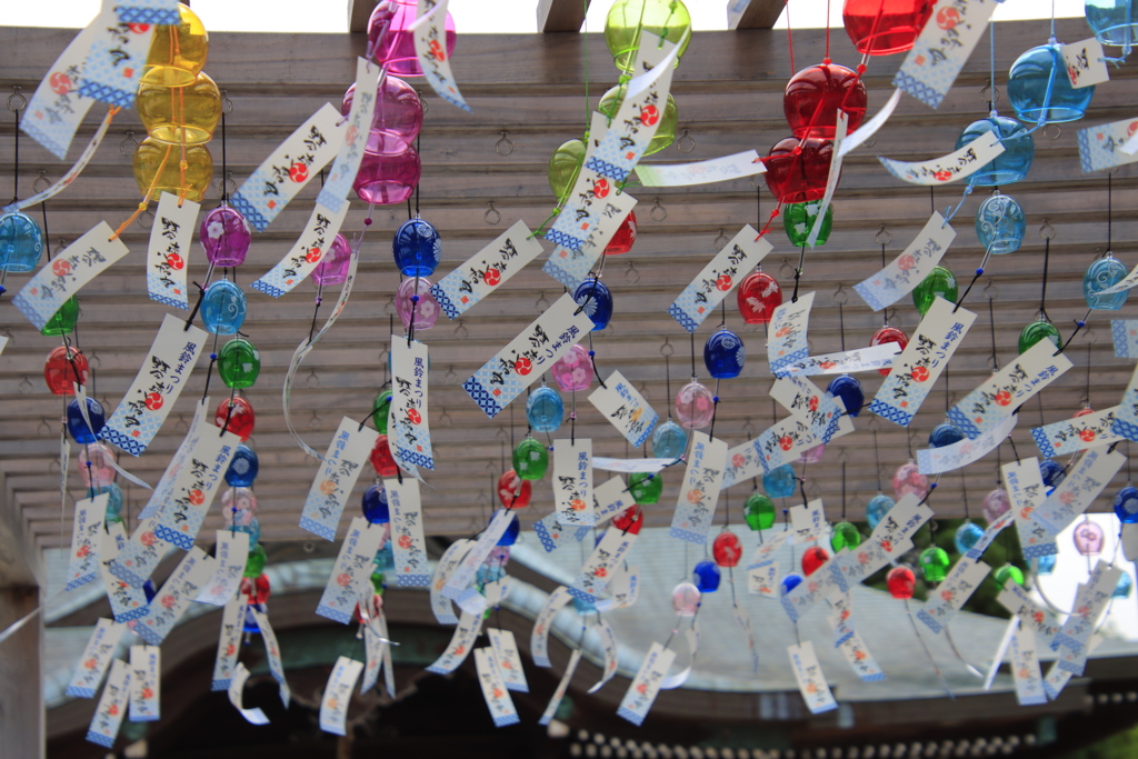 風になびく風鈴