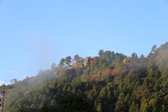 薄雲のかかった津和野城跡