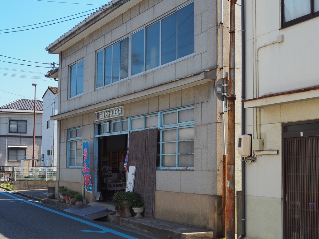 歴史を重ねるラムネ屋さん