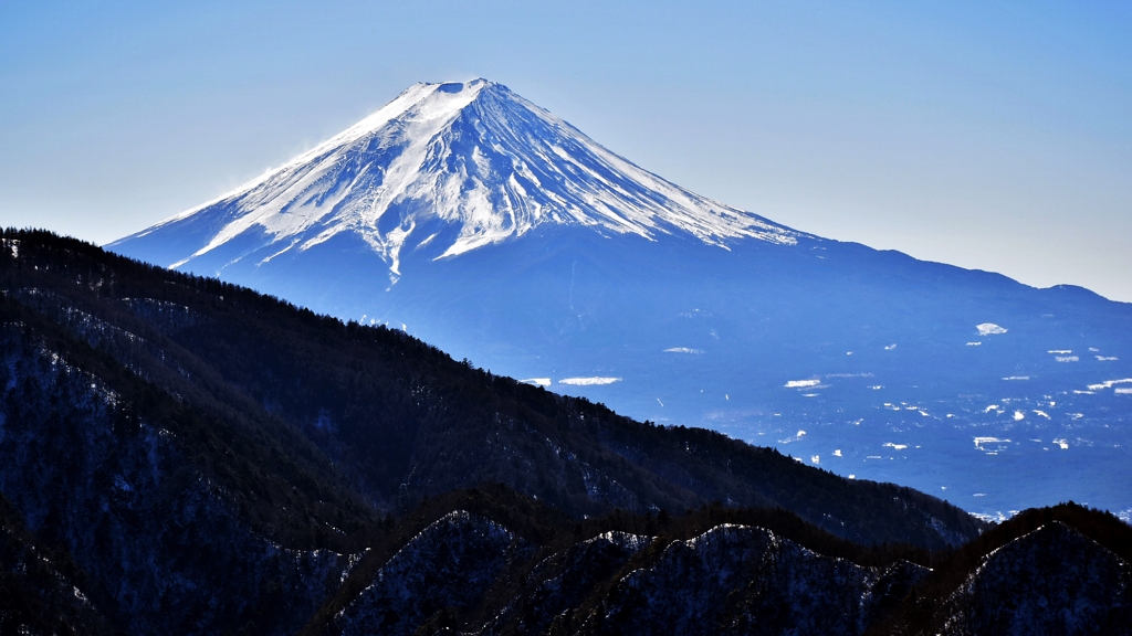 屹立する2月の富士 2019