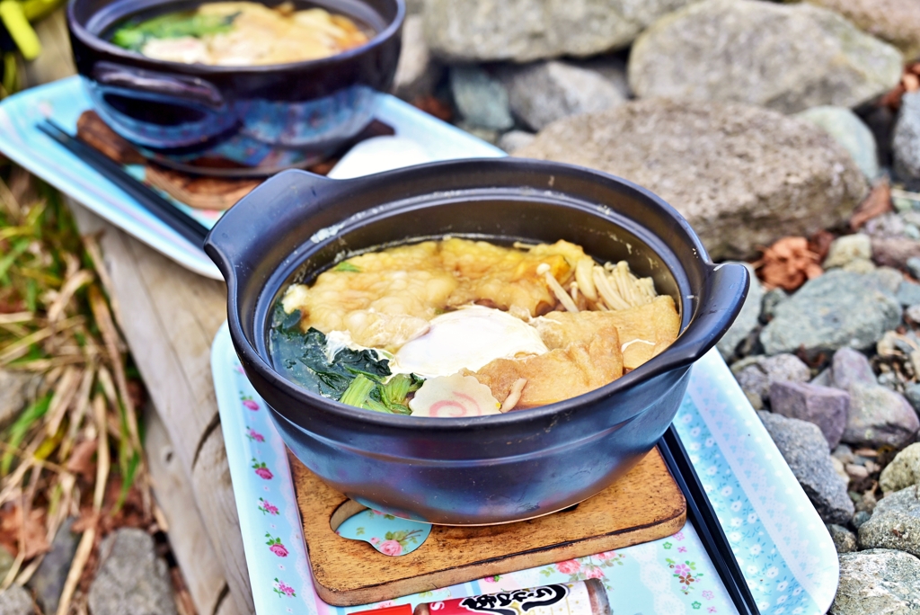 山頂で鍋焼きうどん