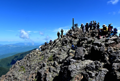 賑わう山頂