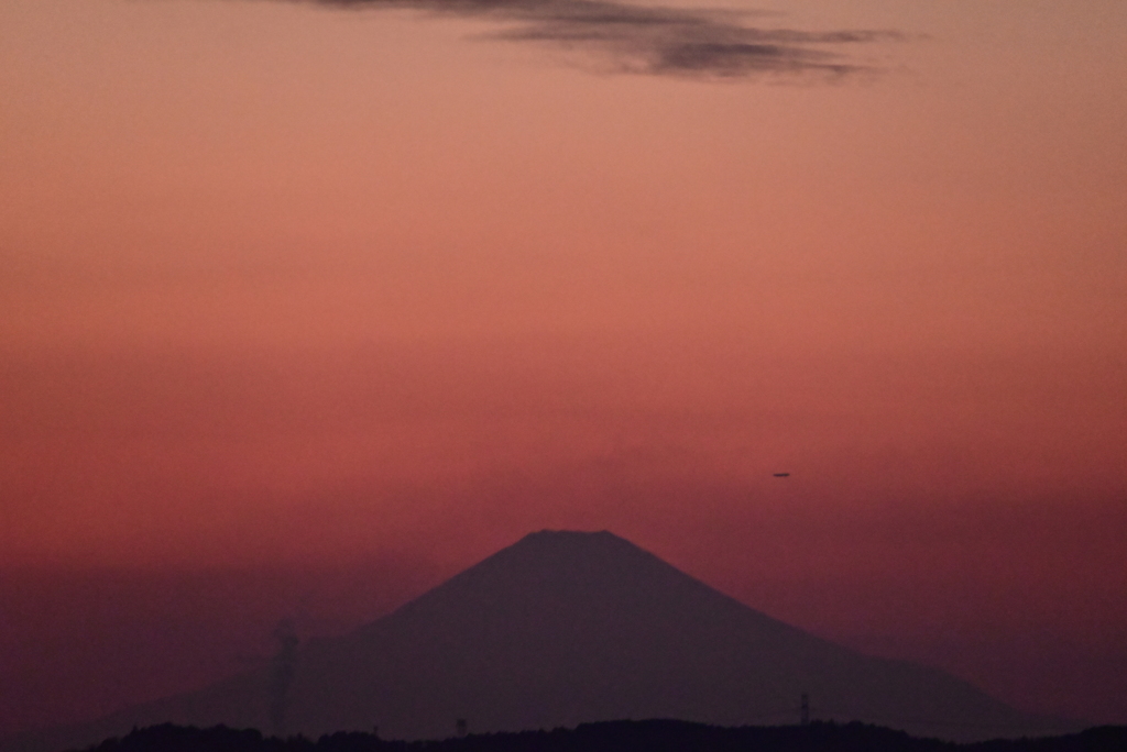 夕闇に消えゆく富士