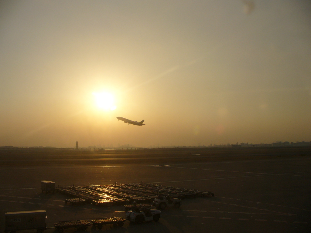 空港の夕陽2007