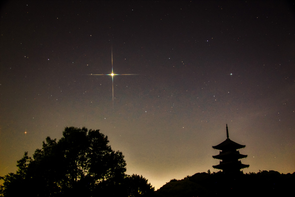 五重塔と金星