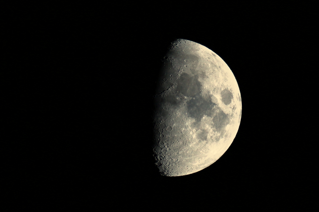 D80mm 屈折鏡筒で撮影した月(10/14撮影) ①
