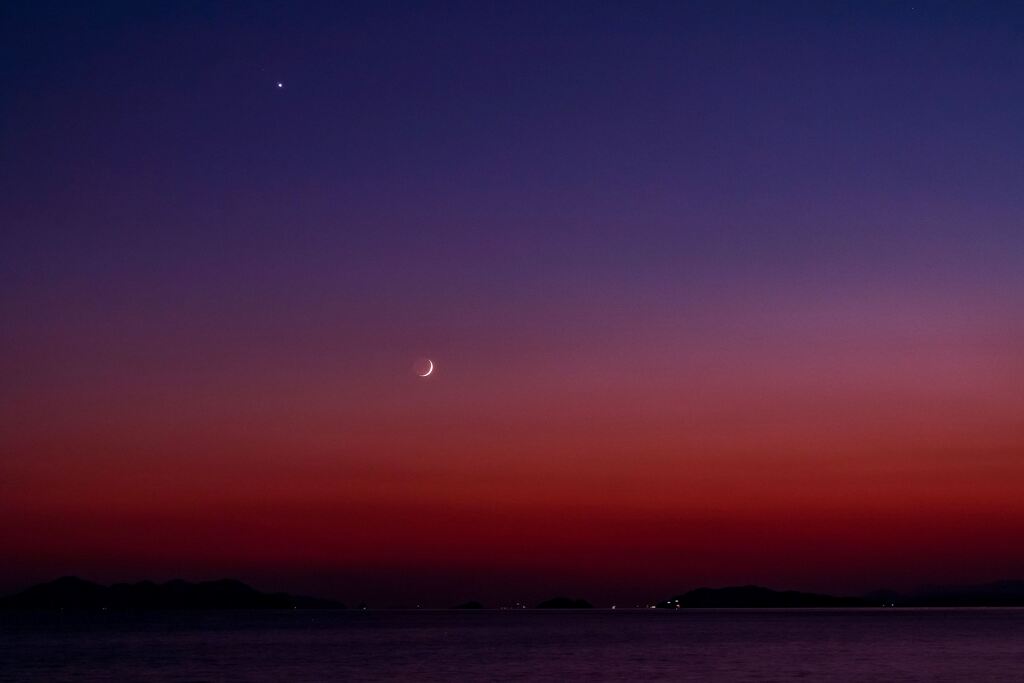 沈みゆく三日月と金星です！