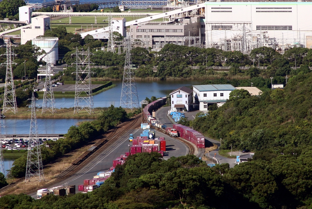 東水島駅に入線する貨物列車②