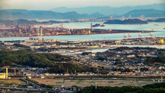 瀬戸大橋と水島コンビナート遠景